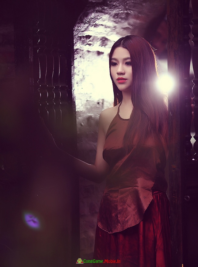 Hot girl Linh Miu gợi cảm hững hờ với áo yếm